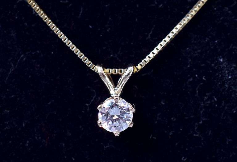 Spectacular Diamond Pendant Necklace in 14K Yellow Gold
