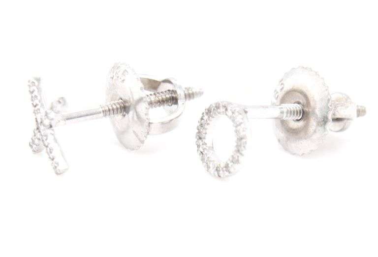 14kt White gold XO diamond stud earrings