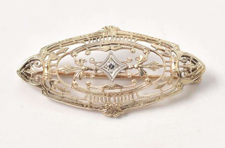 Dazzling Diamond Pin in 10K Yellow Gold
