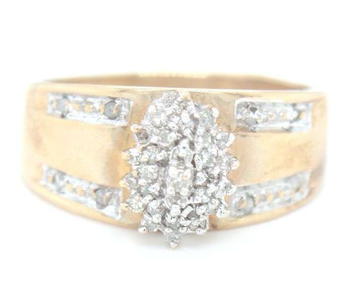 10kt Yellow gold diamond cluster ring