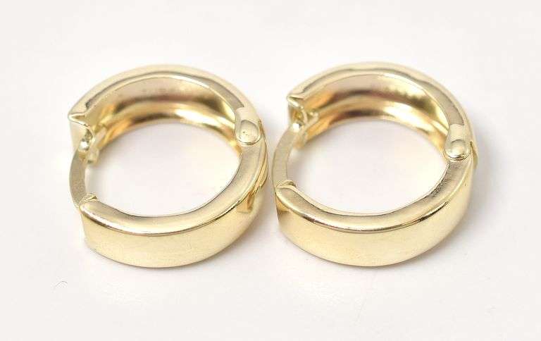 Simply Cute 14K Yellow Gold Huggie Hoop Earrings