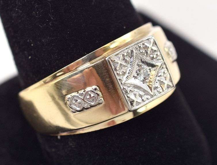 Mesmerizing Men's Diamond Ring in 14K Yellow Gold