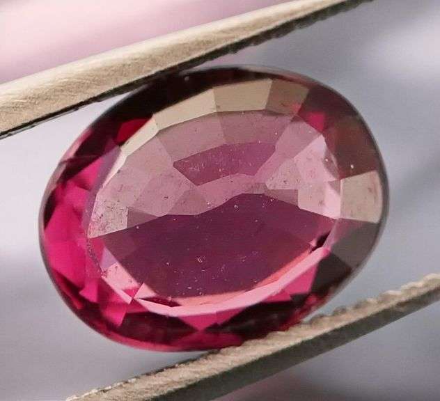 Glittering 1.38ct untreated top violet pink Rhodolite Garnet