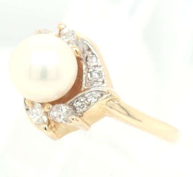 Pretty Pearl on a Bed of Diamonds Ring