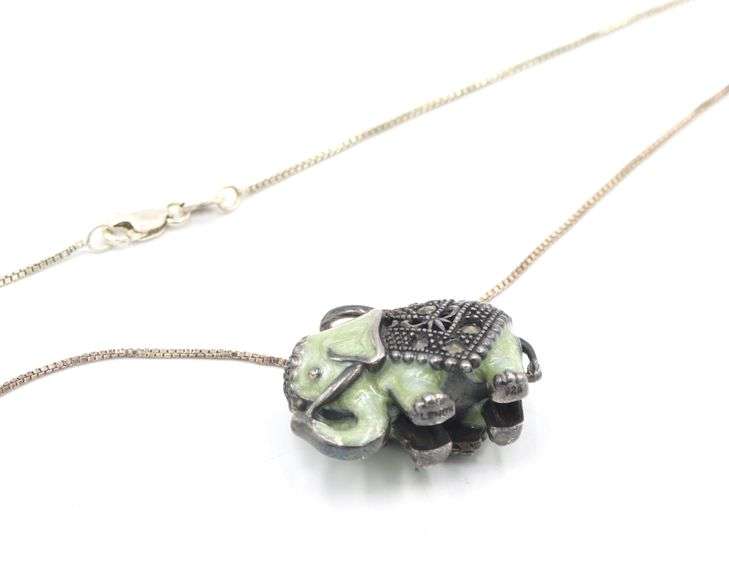 Vintage 925 sterling silver Jade Elephant pendant on box chain necklace