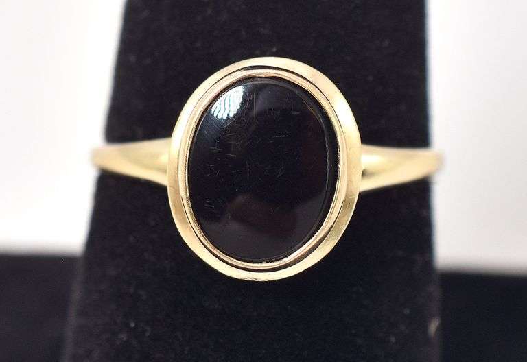 Elegant 10K Yellow Gold Black Onyx Gemstone Ring