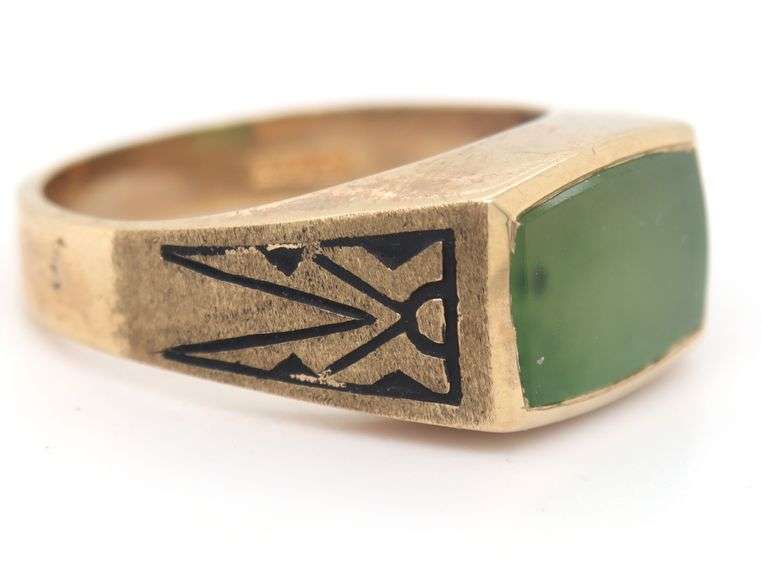 Stylish Man's yellow Gold Jade Ring