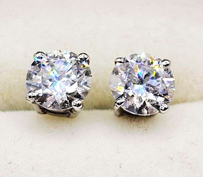 Sparkling 3.85 Ctw VVs1 F-G Lab Simulated Diamond Earrings
