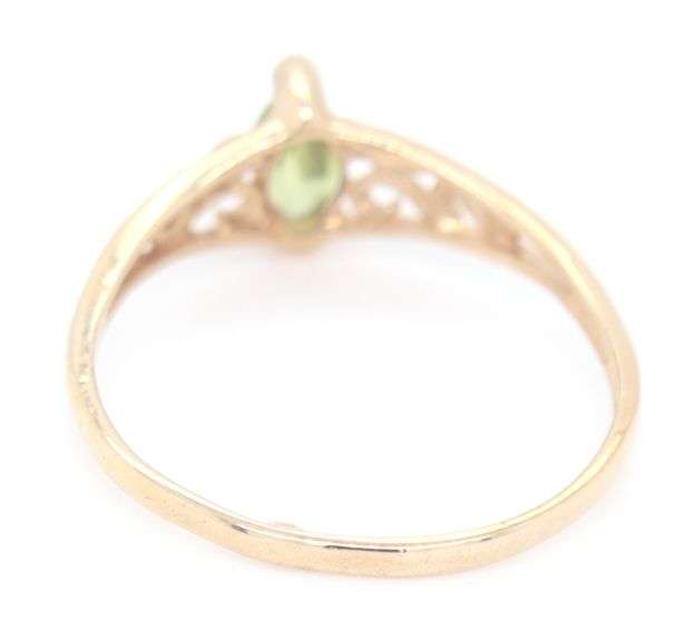 10kt Yellow gold Marquise Peridot ring