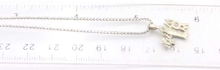 Group lot of Vintage 925 sterling silver necklaces