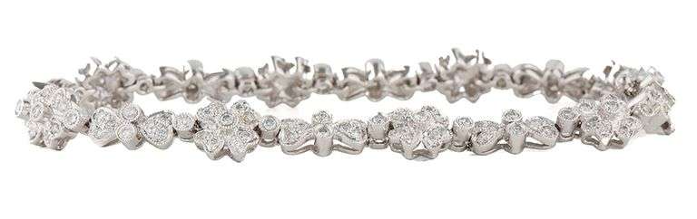 1.25ctw Diamond Flower Station Bracelet in 18K