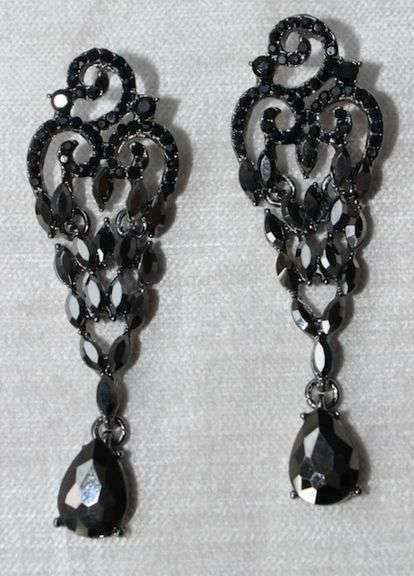 A Very Sexy  Fashion  Design Earrings