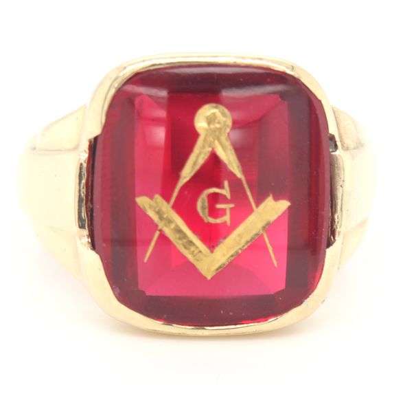 10kt Yellow gold Masonic red stone ring