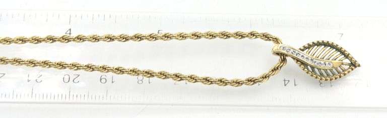 Group lot of Vintage 925 sterling silver necklaces