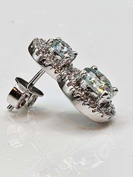 Sparkling 4.25 Ctw VVs1 White Ice Blue Lab Simulated Diamond Earrings