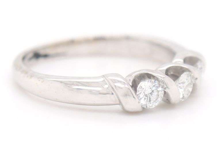 14kt White gold 0.30ctw 3 diamond twisted band