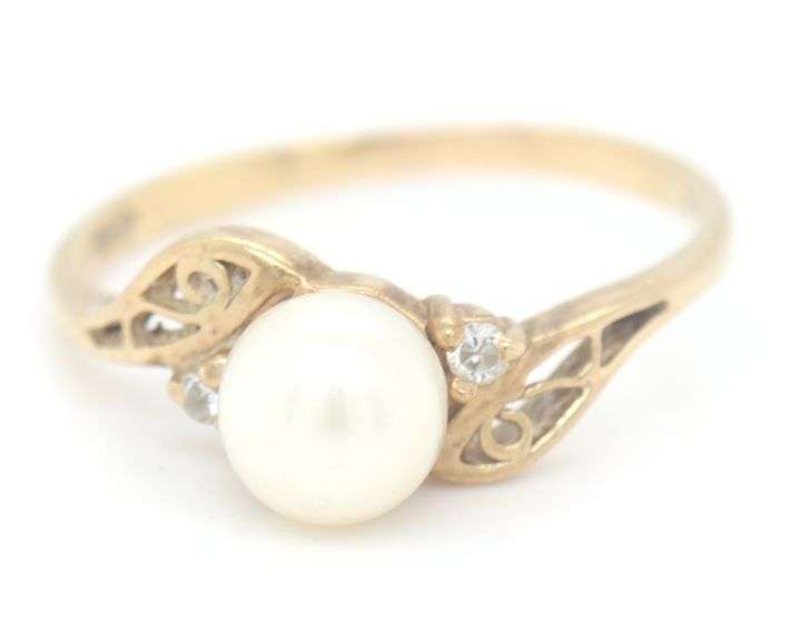 Tasteful 14K YG Pearl Ring