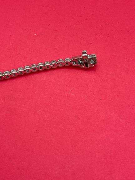 CERTIFIED BRAND NEW 14K WHITE GOLD DIAMOND TENNIS BRACELET.