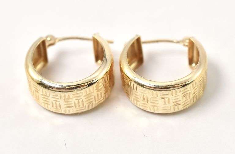 Precious Huggie Hoop Earrings in 14K Yellow Gold