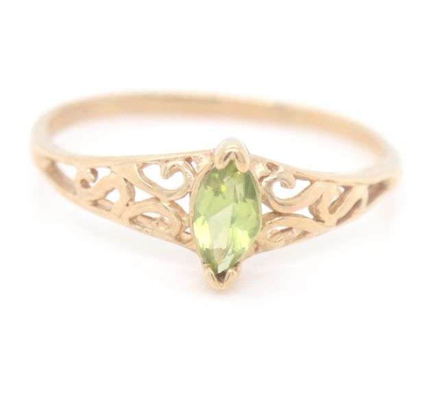 10kt Yellow gold Marquise Peridot ring