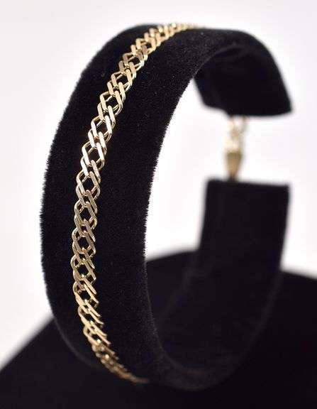 Marvelous Curb Link Bracelet in 14K Yellow Gold