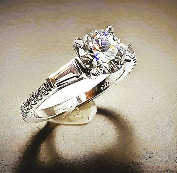 Sparkling 2.05 Ct VVs1 White D-E Simulated Lab Diamond Ring