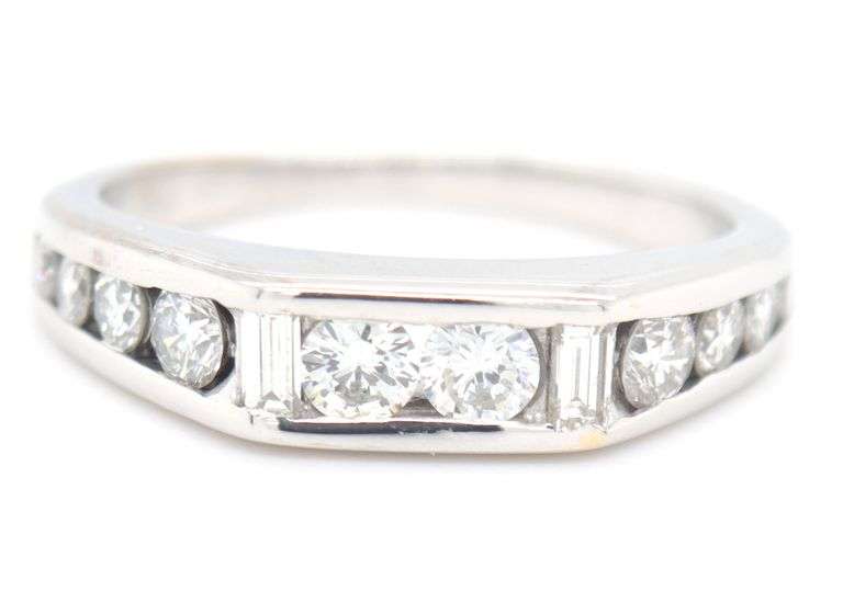 14kt White gold 0.58ctw baguette and round diamond band