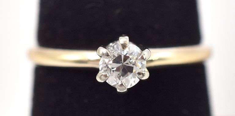 Sensational Approx. 0.30CTS Diamond Solitaire Ring in 14K Yellow Gold