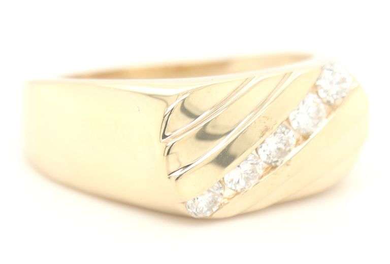 14kt Yellow gold 0.50ctw diamond Gent's ring