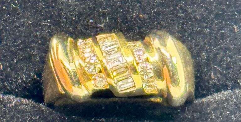 14K Yellow Gold Round Brilliant Cut Diamond Ring
