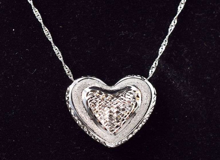 Romantic Heart Pendant Necklace in 18K White Gold