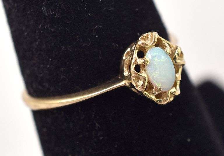 Beautiful Opal Ring in 10K Yellow Gold