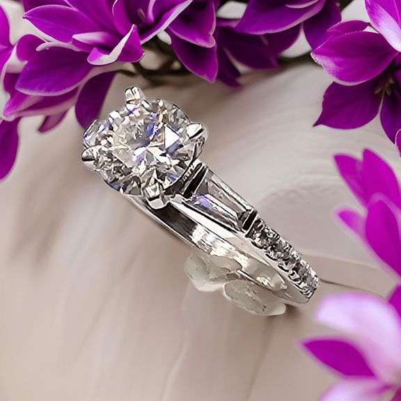 Sparkling 2.05 Ct VVs1 White D-E Simulated Lab Diamond Ring