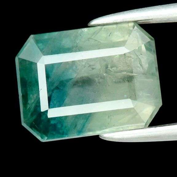 Rare bi-color 2.90ct blue and green Sapphire