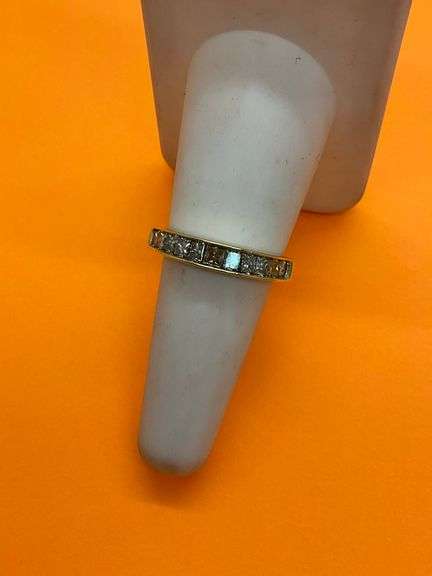 CERTIFIED 10K YELLOW GOLD DIAMOND BAND