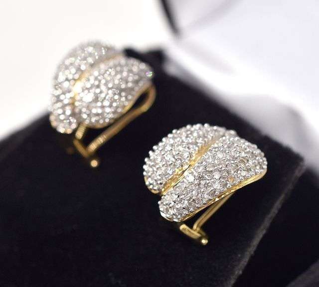 Dazzling Diamond Earrings in 14K Yellow Gold