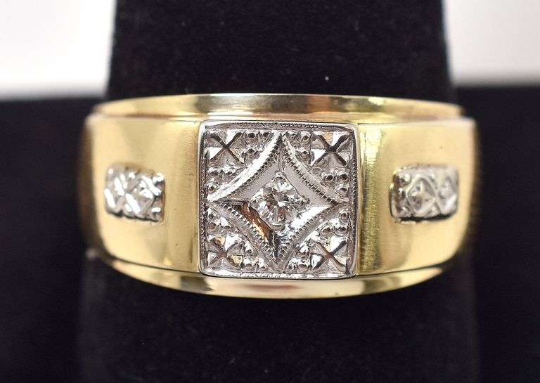 Mesmerizing Men's Diamond Ring in 14K Yellow Gold