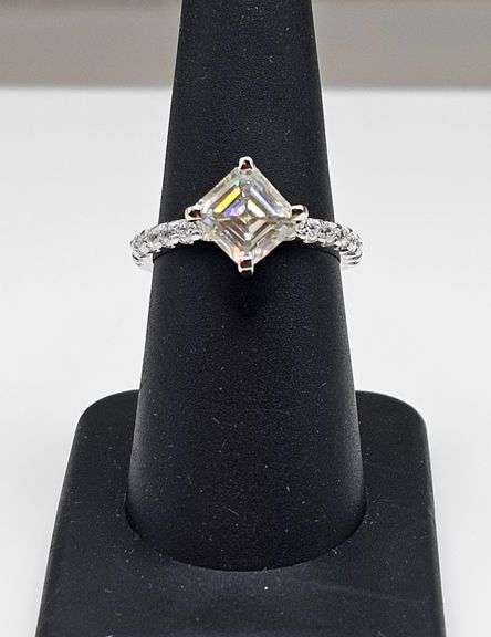 Sparkling 3.25 Ct VVs1 White I-J Asscher Cut Moissanite Ring
