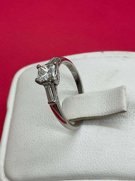 CERTIFIED PLATINUM DIAMOND ENGAGEMENT RING