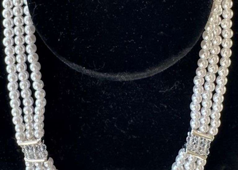 Pearl Style  Neck Lace And Earrings