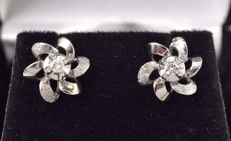 Divine 14K White Gold Diamond Stud Earrings