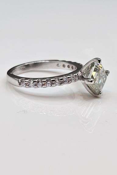 Sparkling 3.25 Ct VVs1 White I-J Asscher Cut Moissanite Ring