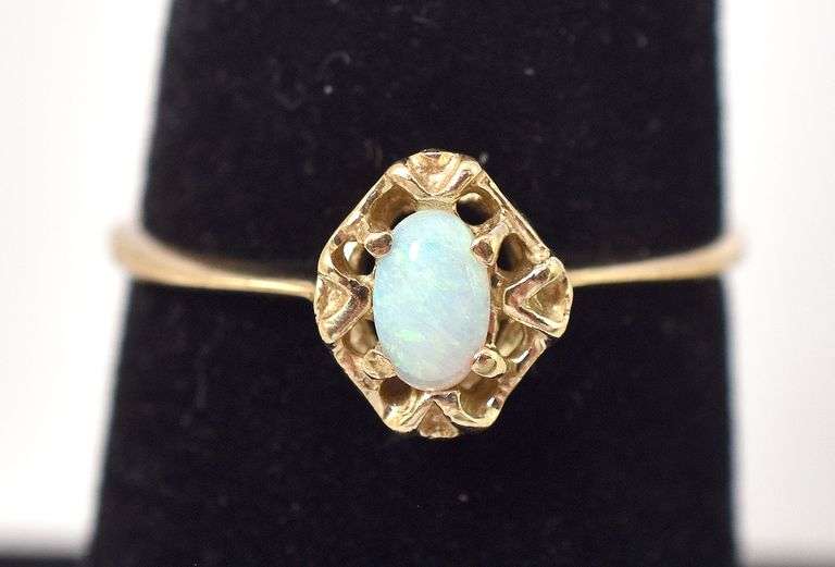 Beautiful Opal Ring in 10K Yellow Gold