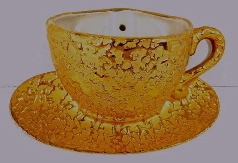22K Weeping Bright Gold Teacup Wall Pocket