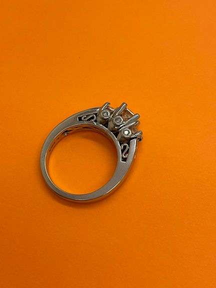 CERTIFIED 14K WHITE GOLD DIAMOND RING