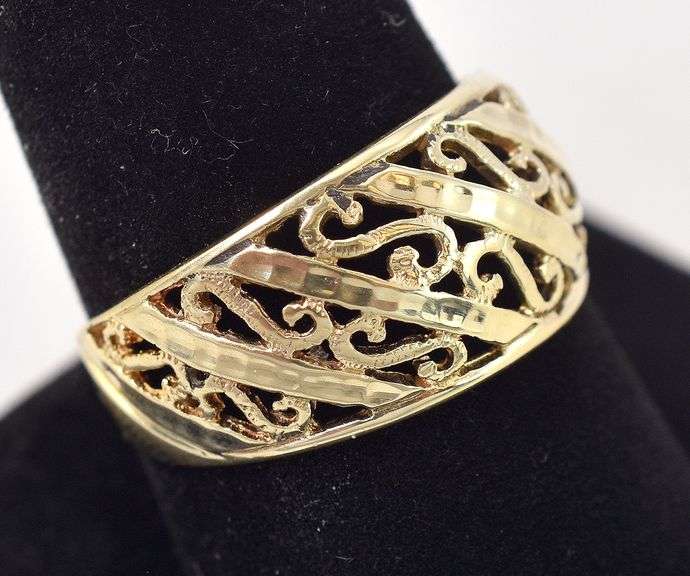 Lovely Open Gold Ring in 14K Yellow Gold