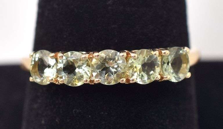 Dazzling 10K Yellow Gold Peridot Gemstone Ring