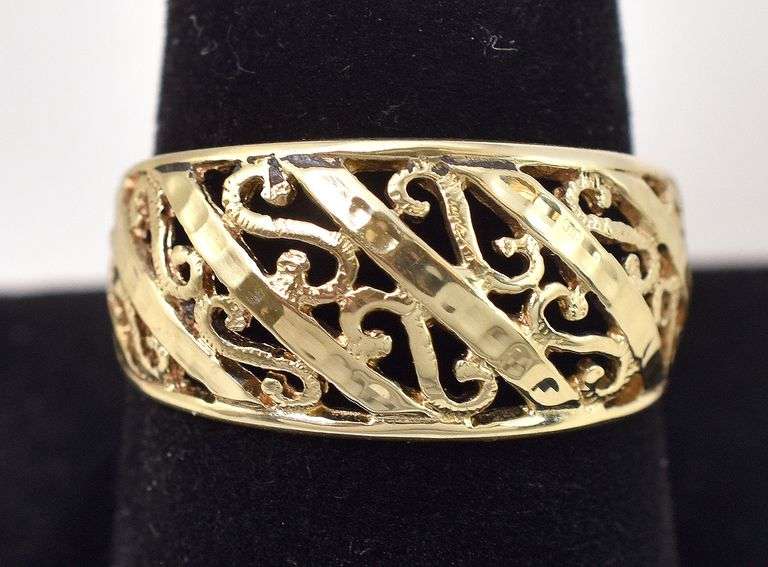 Lovely Open Gold Ring in 14K Yellow Gold