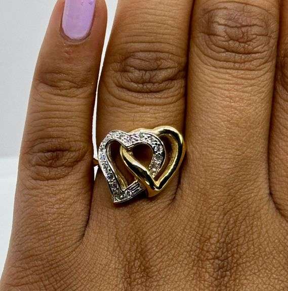 14K Yellow Gold Round Brilliant Cut Heart Diamond Ring