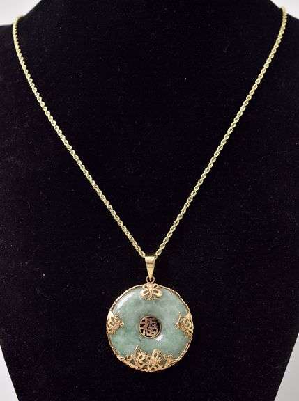 A Gorgeous Jade Pendant in 14K Yellow Gold